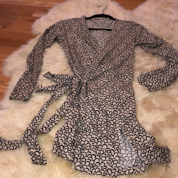 Dresses & Skirts - Long sleeve wrap dress